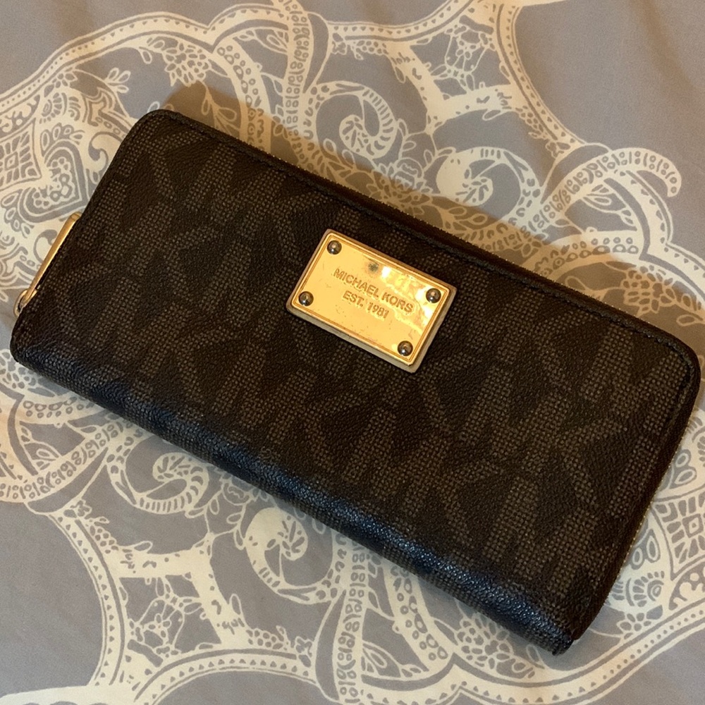 Michael Kors logo zip wallet • BROWN • Accepting Offers